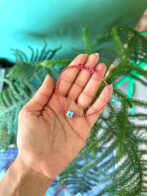 Atelier Çağla Kırmızı Beyaz Mavi Cam Seramik Kare Küp Boncuklu Yeniyıl Yılbaşı Marteniçka Bileklik