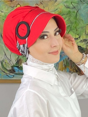 Butik AmbarNazlı Model Tokalı Siyah Beyaz Ince Çizgili Tesettür Kırmızı Şapka