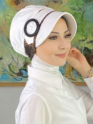 Butik AmbarNazlı Model Tokalı Parlak Bakır Leoparlı Tesettür Beyaz Şapka