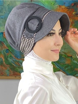Butik AmbarNazlı Model Tokalı Iri Siyah Beyaz Kazayaklı Tesettür Koyu Gri Şapka