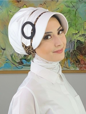 Butik AmbarNazlı Model Tokalı Leopar Desenli Tesettür Beyaz Şapka