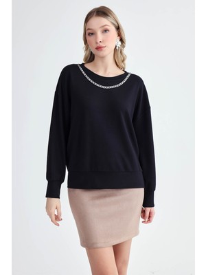 Yuvarlak Yaka Önü Zincir Detaylı Uzun Kol Bluz