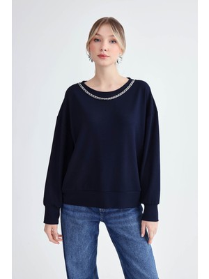 Yuvarlak Yaka Önü Zincir Detaylı Uzun Kol Bluz