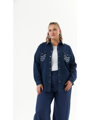 Büyük Beden Yaka ve Cep Aksesuarlı  Denim Gömlek Mavi