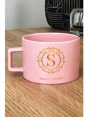 Hedizu Kişiye Özel Gold Baş Harf ve Isim Soyisim Pastel Fincan Pembe Arkadaşa Doğum Günü Hediyesi