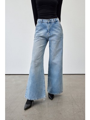 Loose wide leg jean