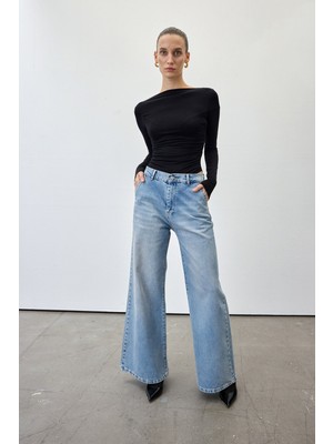 Loose wide leg jean