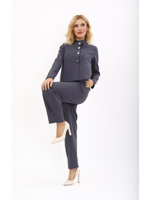 Önder Özsoy Oval Dik Yaka Kısa Ceket &  Paçası Pileli Pantolon-Füme