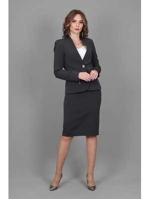 Önder Özsoy Yakasız Tek Düğmeli Ceket & Kalem Etek Takım-Füme