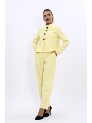 Önder Özsoy Oval Dik Yaka Kısa Ceket &  Paçası Pileli Pantolon-Sarı