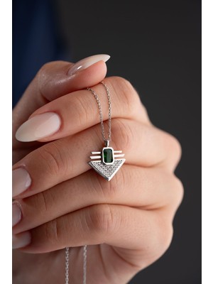 Silvano Jewelry 925 Ayar Gümüş Yeşil Taşlı Üçgen Trend Kolye