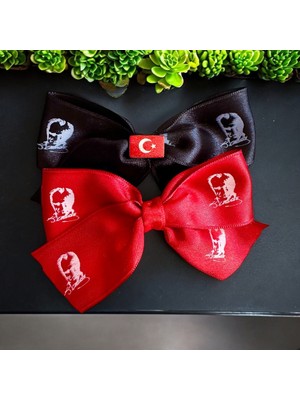 Als Accessories Çocuk Kırmızı ve Siyah Saten Üzerine Atatürk Portreli ve Atatürk Imzalı Ikili Klipsli Toka