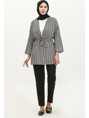 Sefa Merve Desenli Kuşaklı Abaya 83005-01 Siyah Beyaz