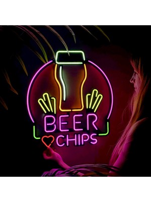 Tol Camp Beer & Chips Neon Duvar Tablosu - Ev, Pub, Gece Kulübü Metal Üzerine LED Duvar Dekoru | 43 cm x 47 cm