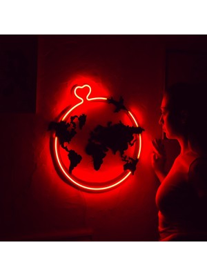 Tol Camp Dünya Etrafında Aşk (Love Around) Neon Dekor - Metal Üzerine Neon Duvar Süsü, LED Işık | 48 cm x 49 cm