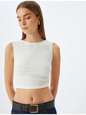Koton Kolsuz Crop Üst Dokulu Slim Fit Yuvarlak Yaka Sırt Detaylı