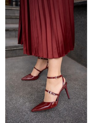 Laminta Rodeo Bordo Rugan Çift Toka Detaylı Bilek Bağlı Kadın Topuklu Ayakkabı