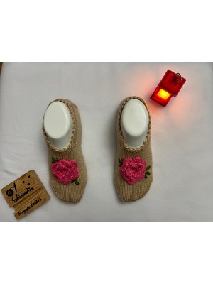 Çiçek Motifli El Örgüsü Patik Çorap