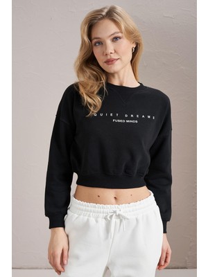 Tena Kadın Siyah Quiet Dreams Baskılı Üç Iplik Crop Sweatshirt