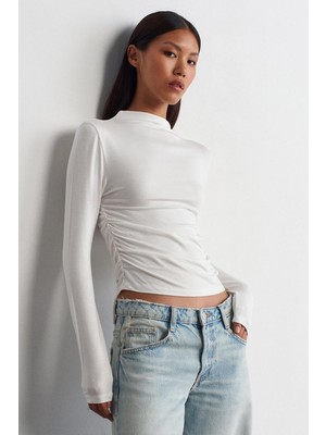 Tena Kadın Ekru Uzun Kollu Sıfır Yaka Yaka Büzgülü Bluz
