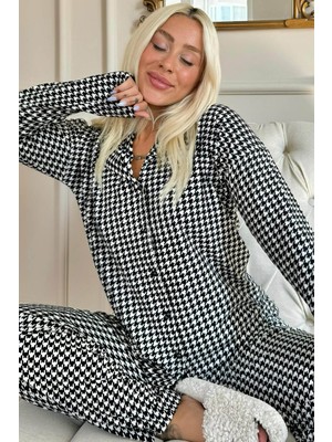 Pijama Evi Kadın Uzun Kollu Kazayağı Baskılı Önden Düğmeli Kadife Pijama Takımı Beyaz Renk