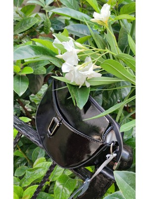 Valvic Hakiki Deri Yarım Ay Şık Postacı Çanta