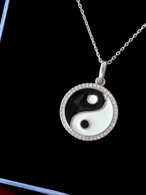 Yin Yang Sembolü Beyaz Taşlı Tasarım 925 Ayar Gümüş Kolye