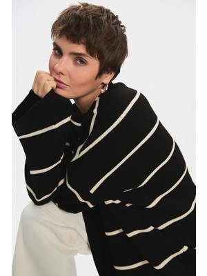 NG Style Çizgili Triko Kazak