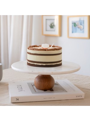 Akayev   Mermer 28 cm Ahşap Ayaklı Beyaz Yuvarlak Sunum Tabağı