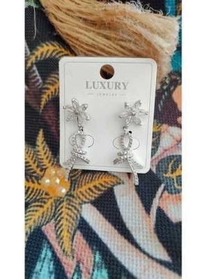 Modern ve Şık Gümüş Renk Çiçekli Küpe