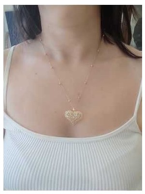 Modern ve Şık Altın Renk Kalpli Kolye