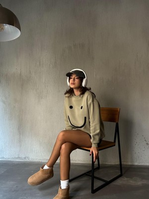 Minaaise Kadın Küf Yeşili Smile Süzene Nakışlı 3 Iplik Şardonlu Geniş Kesim Sweatshirt 28313