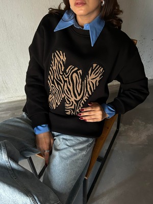 Minaaise Kadın Siyah Süzene Nakışlı 3 Iplik Şardonlu Geniş Kesim Sweatshirt 28314