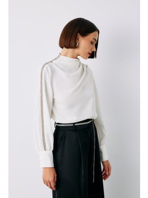 Omuz Aksesuarlı Bluz - Ekru