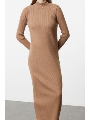 Ersefa Moda Stil Fitted Dik Yaka Uzun Tesettür Inci Taş Aksesuarlı Triko Elbise