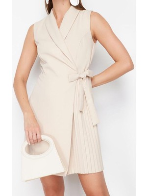 Ersefa Moda Stil Regular Ceket Yaka Mini Boy Kruvaze Pilise Detaylı Dokuma Elbise