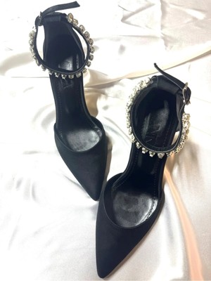 Trendy Anka Lady Saten Siyah Kristal Taşlı 8 cm Şeffaf Topuklu Sivri Burunlu Abiye Ayakkabı