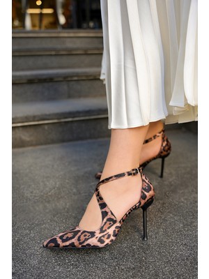 Laminta Delori Leopar Tokalı Ince Topuklu Çapraz Detaylı Kadın Topuklu Ayakkabı