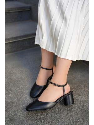 Laminta Eddy Siyah Yuvarlak Kalın Topuklu Küt Burunlu Toka Detaylı Kadın Topuklu Ayakkabı