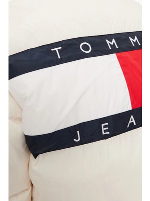 Tommy Jeans Kuş Tüyü Dolgulu Regular Fit Dik Yaka Logolu Şişme Mont Bayan Mont DW0DW18820 Ybh