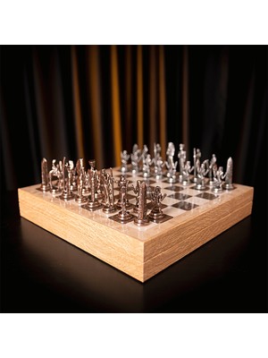 Gifthome Metal Mısır Satranç Takımı Antik ve Rustik Ceviz Desenli Mdf Sandıklı Satranç Tahtası (36X36X6 Cm.)
