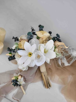 TT Organizasyon Beyaz Krem Açık Sarı Okaliptuslu Gelinbuketi Gelinçiçeği ve Yakaçiçeği