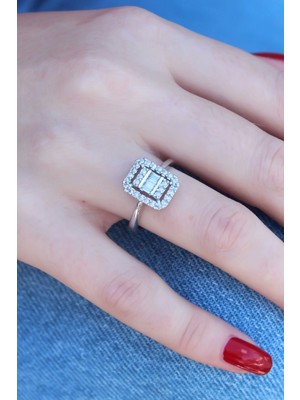 Clariss Gümüş Renk Baget Zirkon Taşlı Kadın Yüzük