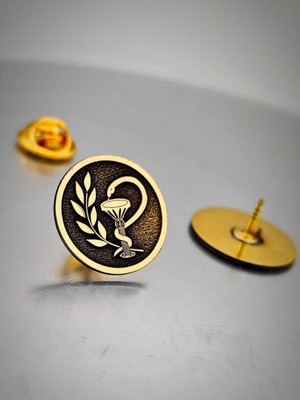 Yörük Tasarım Eczacı Rozeti Altın Metal Çıtçıtlı Şık Tasarım Unisex Hediye Seçeneği