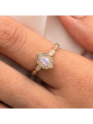 Fasek Gold Gümüş Yüzük -  Gümüş Yüzük - Oval Pembe Kuvars Taşlı Yanları Zirkon Taşlarla Süslemeli 925 Ayar Gümüş Kadın Yüzük