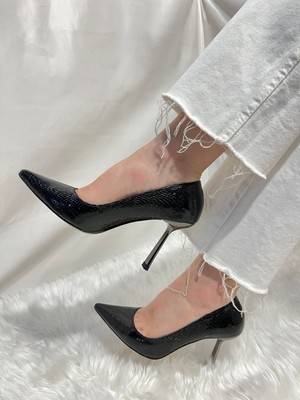 Best Shoes Kadın Siyah Yılan Desen Stiletto Ayakkabı