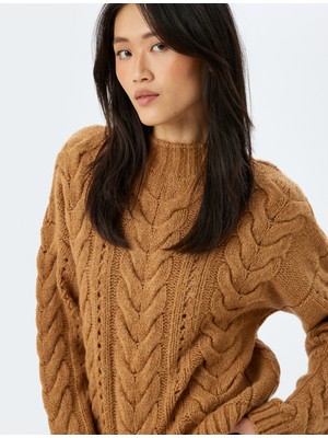 Koton Yumuşak Dokulu Uzun Kollu Hafif Dik Yaka Saç Örgü Kazak