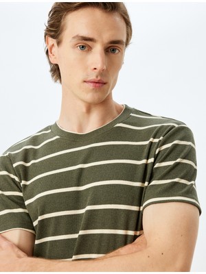 Koton Kısa Kol Bisiklet Yaka Pamuk Karışımlı Slim Fit Tişört