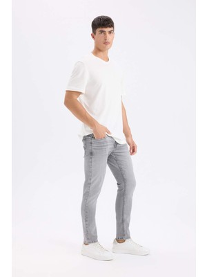 DeFacto Carlo Skinny Fit Ekstra Dar Kalıp Normal Bel Ekstra Dar Paça Jean Pantolon C5745AX24AU