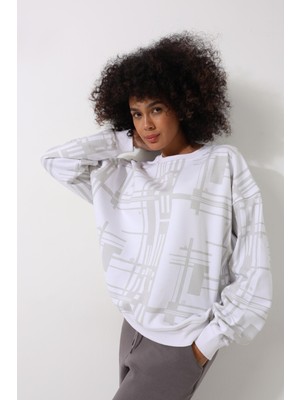 Amida Beyaz Kadın Geometrik Desenli Oversize Sweatshirt  - 2454